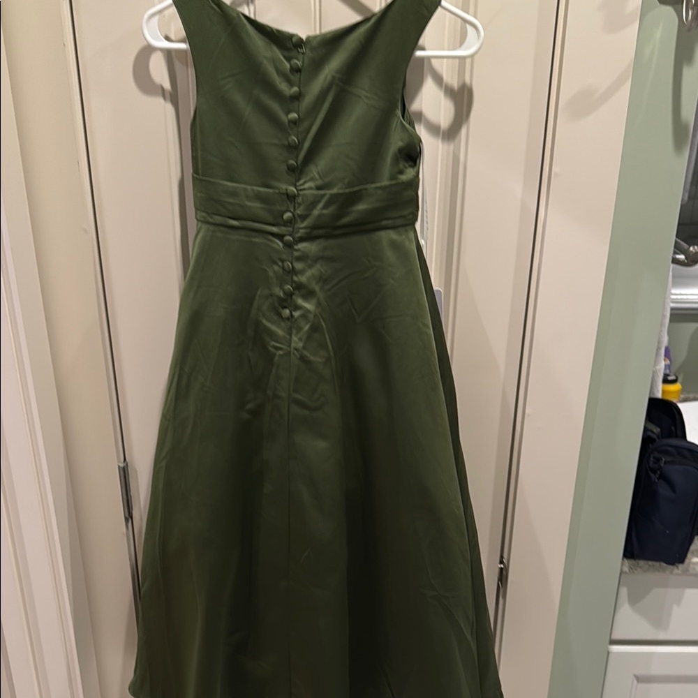 Elegant Green Kids Dress - Picture 3 of 4